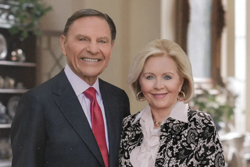 photo of Kenneth and Gloria Copeland inside a home