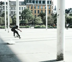 guy skateboarding doing tricks