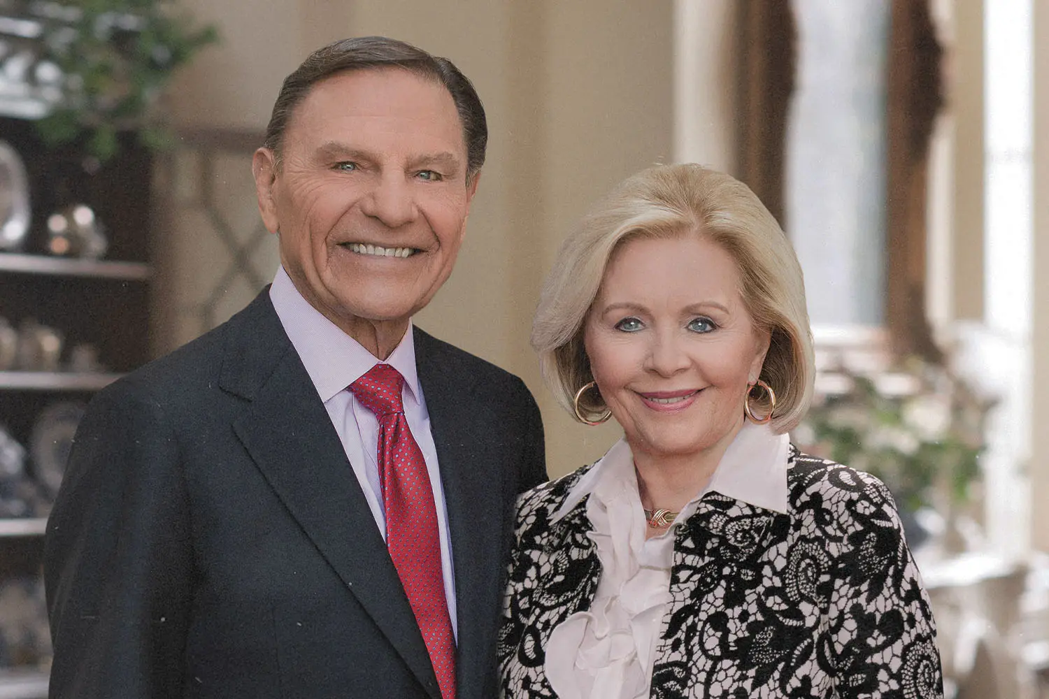 photo of Kenneth and Gloria Copeland inside a home