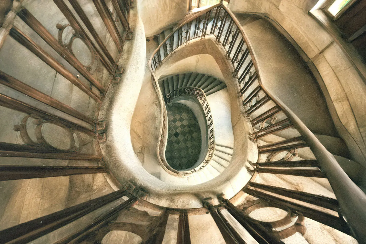 Descending spiral staircase