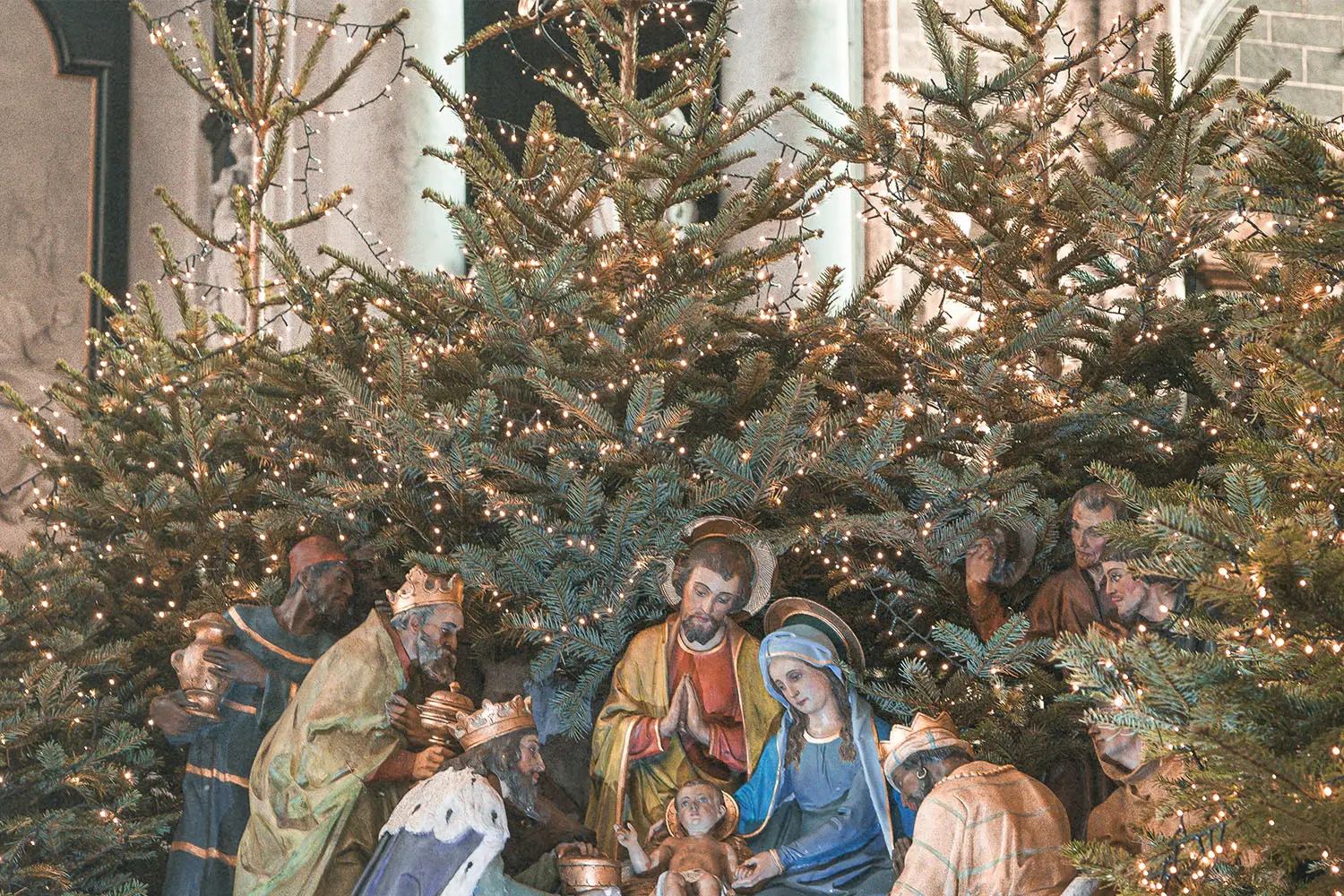 photo of the birth of jesus